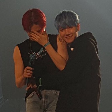 bestofbyunbaek's tweet photo. the hug fairy 🥰 https://t.co/AURVlxl3Q1