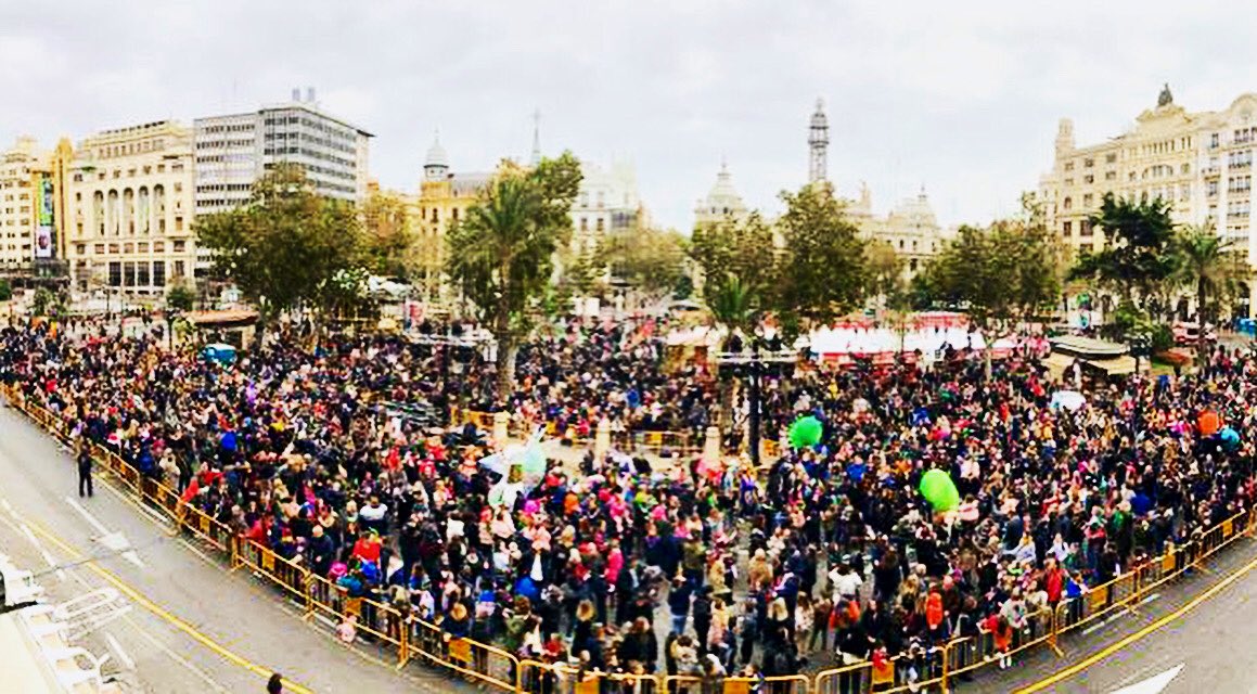 🎉 Gràcies a tota la gent, especialment xiquets i xiquetes, que heu sigut els primers en rebre el 2020 a #València amb les segones #CampanadesVlC infantils. Esta nit més! #NadalVLC