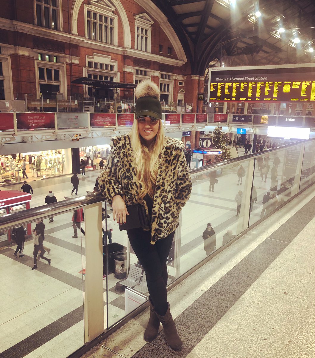 SBSwags's tweet photo. Glen likes my hat.
Glen also came up with that caption. #LockHatters https://t.co/QuhuRRSAEI