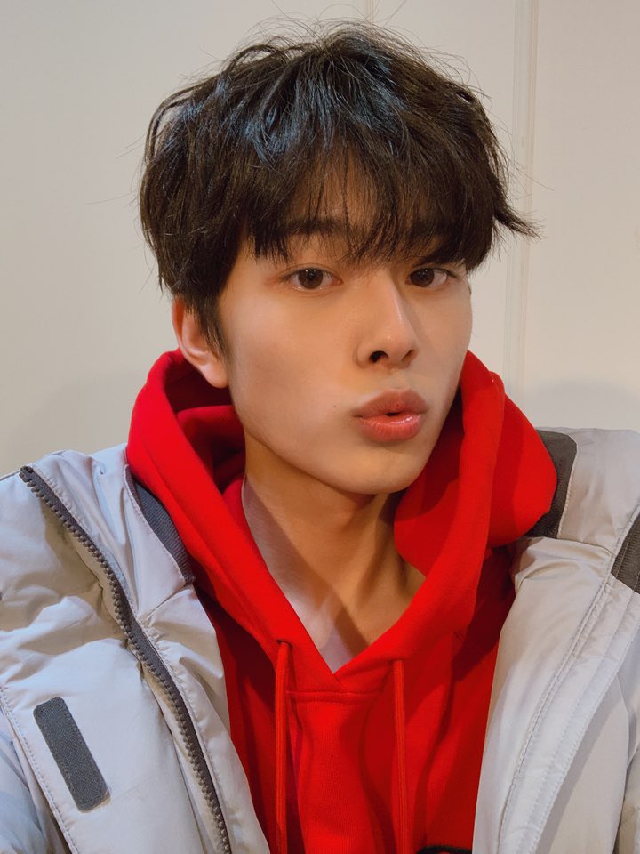 [#유선호] 미리 happy new year❤️ 
행복하자!!💪💪