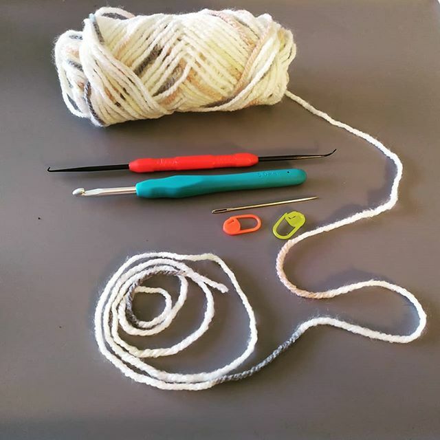 MadebyMeghanUK's tweet photo. The tools needed for my newest design. 🤞🤞🤞#knittersofinstagram #addiexpresskingsize #loomknitting #madebymeghanuk #instagram https://t.co/CB2jG8gLSk https://t.co/cx8rWOkxdE