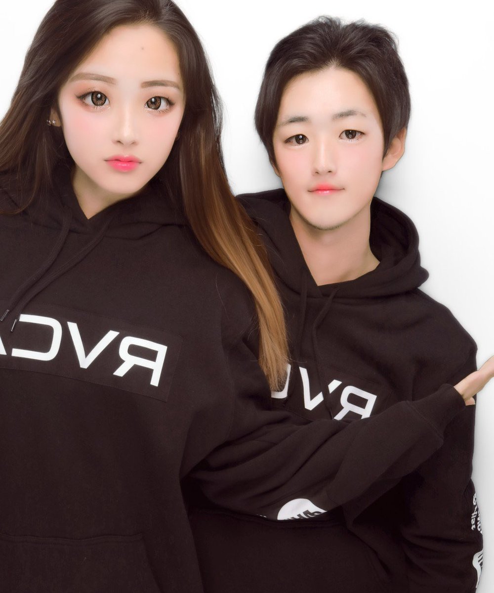 M_naemi1001's tweet photo. 2020>>
去年よりも楽しく幸せになりますように！
みんなよろしくね🥺💜 https://t.co/QygQBaU9v1