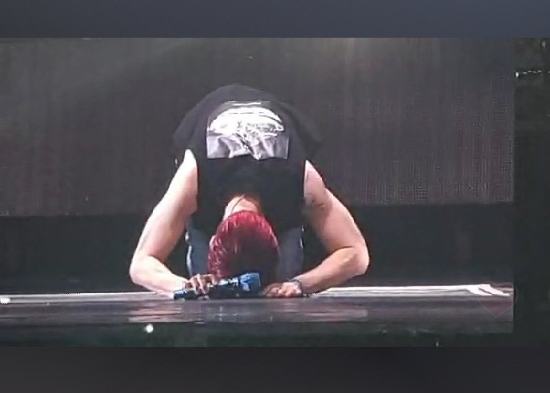 MYE0NM0NEY's tweet photo. you are the best leader I’ve ever seen. we love you no matter what our best leader, superman, legend leader and a hyung to exo. 

#EXplOrationDotinSeoulDay3 #EXO @weareoneEXO https://t.co/5DOCf2h29h