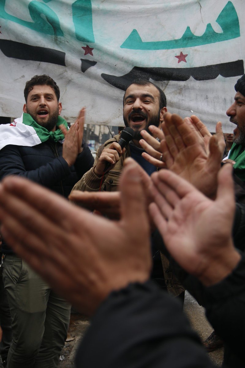 Hasanalmossa's tweet image. من مظاهرة سراقب اليوم، بسلامتك يا معرة النعمان بسلامتك سراقب، بسلامتك ادلب بسلامتكم جميع يا اهل حلب، والغوطة، وحمص، ودير الزور ، بسلامتك سوريا  
Today from the protest of the civilians in Saraqeb Idlib
31/12/2019 
#SaveIdlib 
#IdlibisUnderFire