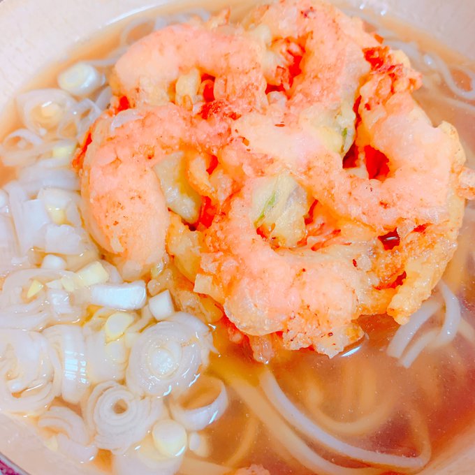 ももいろ歌合戦見ながら年越しお蕎麦☺️かき揚げ派〜 