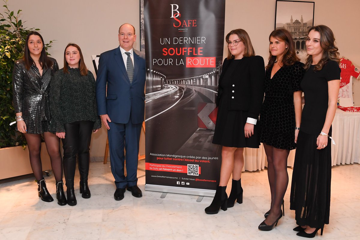 RadioMonacoFM's tweet photo. ⛔️ Chaque année, l'alcool consommé le soir du réveillon fait des victimes.
Le 31/12, l'association #BeSafeMonaco met à disposition des navettes, sur le Port Hercule de Monaco, pour vous raccompagner en toute sécurité.
Amusez-vous, mais ne touchez pas le volant ! https://t.co/fPSEleXvvd
