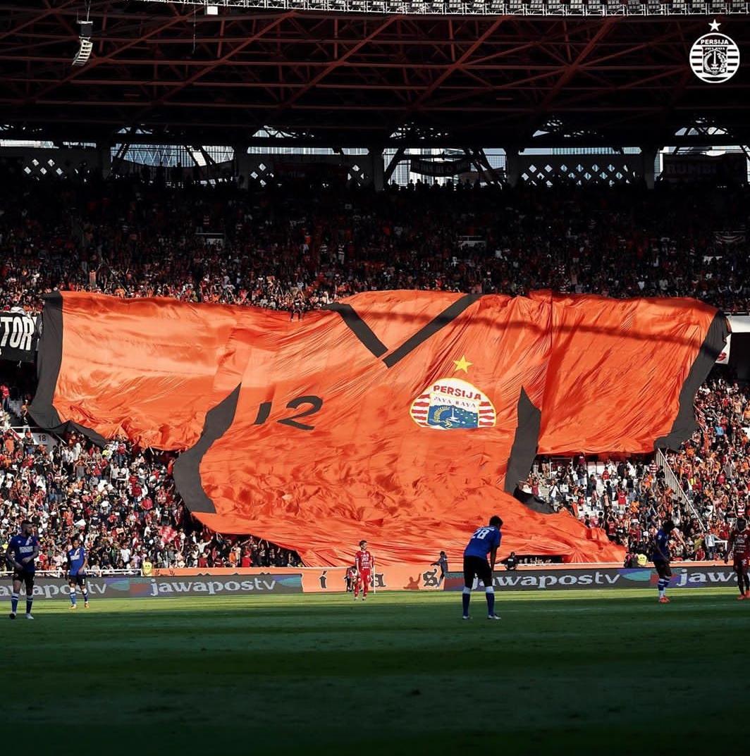 Tahun ini kompetisi cukup menguras energi. Semua beban menjadi ringan karena keberadaan penggawa ke-12 yang tak kenal lelah mendukung kami. 

Terima kasih Jakmania! Tahun ini luar biasa, tahun depan milik kita!

#PersijaJakarta