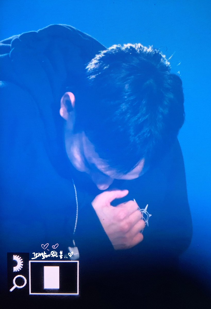 infrontofchen's tweet photo. 191231 익스플로레이션 닷 #첸 #종대 #CHEN #사랑하는그대에�� #우리어떻게할까요 #Dear_my_dear #Fall_In_CHEN #EXO      #엑소 #weareoneEXO      #EXOonearewe      #OBSESSION      #OBSESSEDwithEXO
@weareoneEXO @exoonearewe ㅜㅜㅜㅜㅠㅠㅠㅠ코훌쩍하구 리더형아보구 후��� 달래주라구ㅜㅠㅠㅂ https://t.co/wFeiKQf2Tc