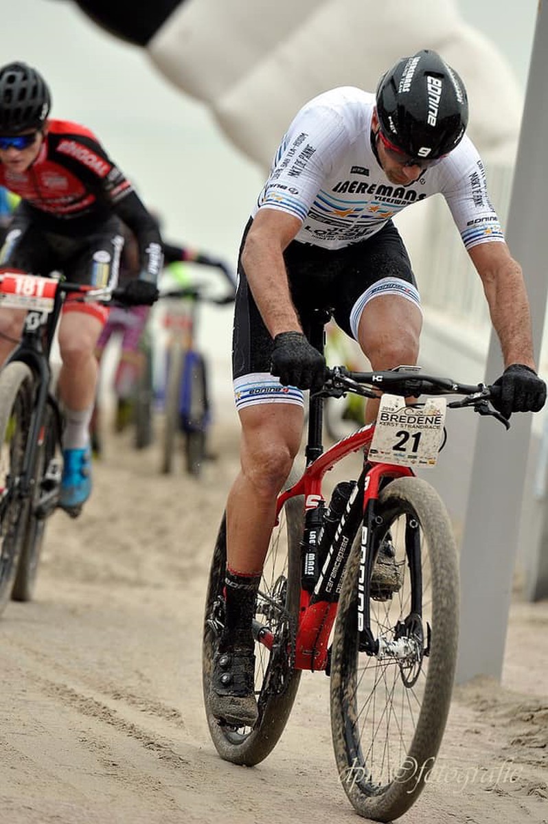 Pomerr's tweet image. Bij de masters wint Frederik Decaesteker de kerst strandrace in Bredene voor Devolder Frederik en Van Loon Tom.
