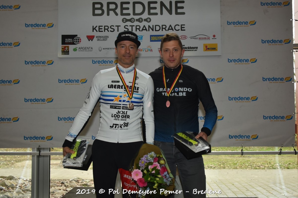 Pomerr's tweet image. Bij de masters wint Frederik Decaesteker de kerst strandrace in Bredene voor Devolder Frederik en Van Loon Tom.