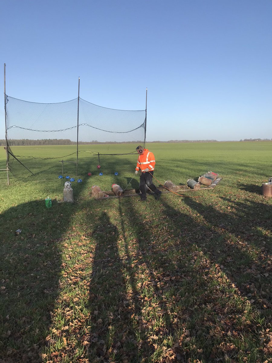 janseton's tweet photo. De stemming zat er goed in bij de carbidschieters in #buinen, #nieuwbuinen, #2emond, #drouwen en #borger! Veel warmte, humor en gezelligheid. Carbidschieten = mooi sociaal gebeuren. https://t.co/Fm0ypuWGSB