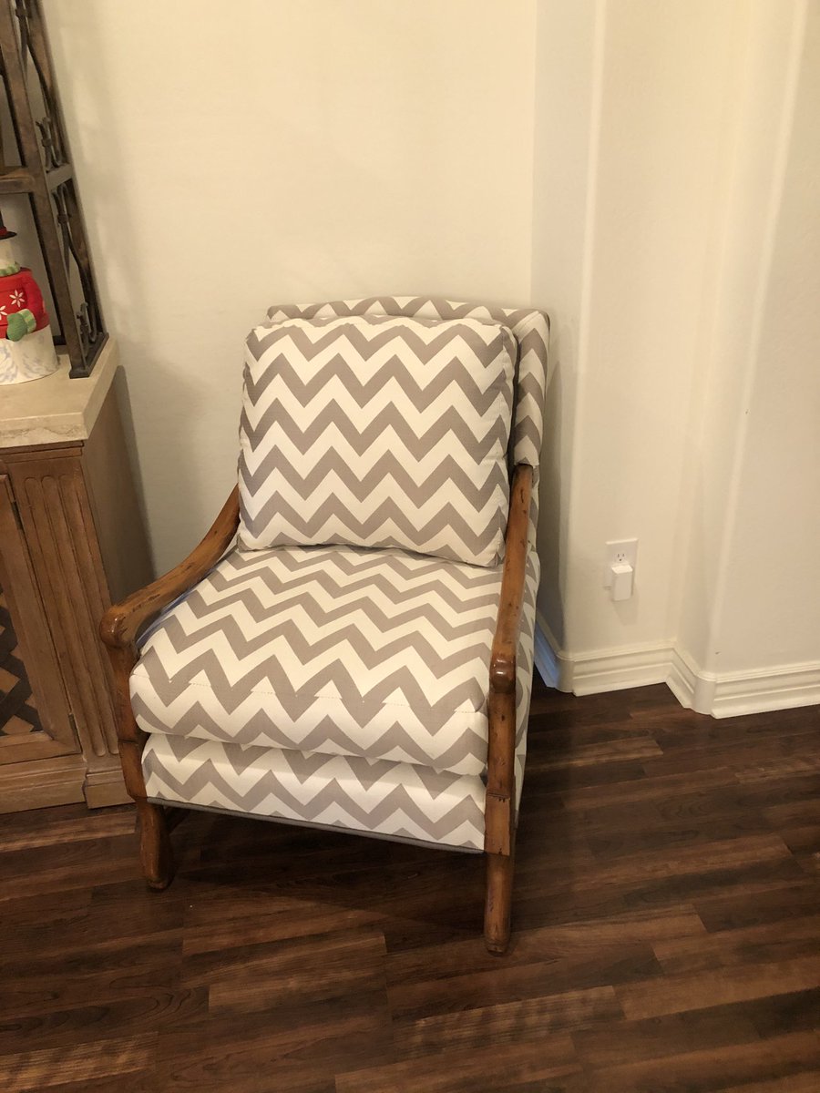 KZI_AZ's tweet image. Chevrons all day! #chevrons #transitional #homeupholstery #kziaz #cp_livin