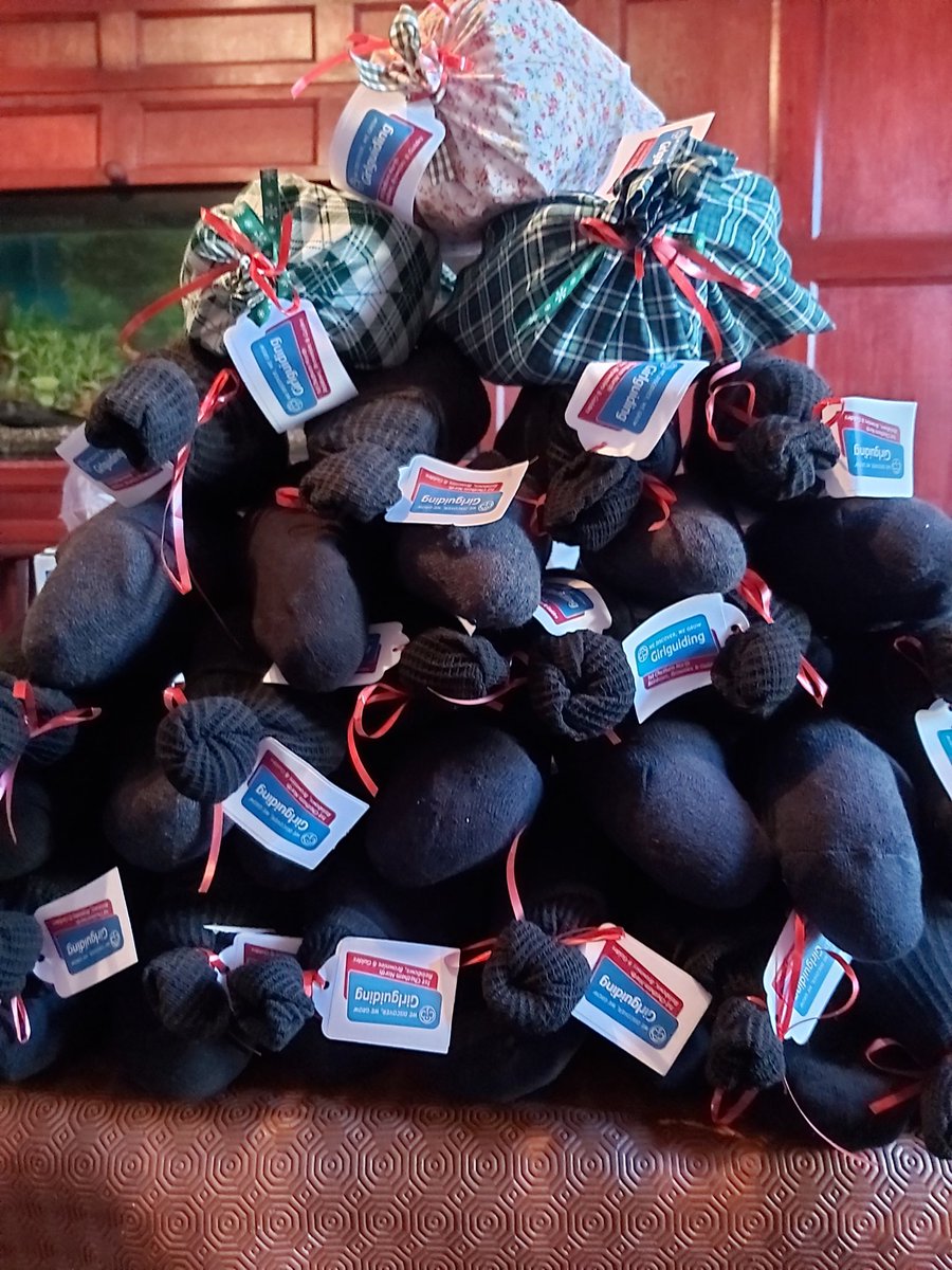 70 care packs delivered before Christmas to @CaringHandsuk as part of our #communityaction and <a href="/guidingkentwest/">GirlguidingKentWest</a> challenge
<a href="/Guiding_LaSER/">Girlguiding London and South East England</a> <a href="/Girlguiding/">Girlguiding</a> 
Think this is going to be our yearly challenge 😊
Better start collecting!