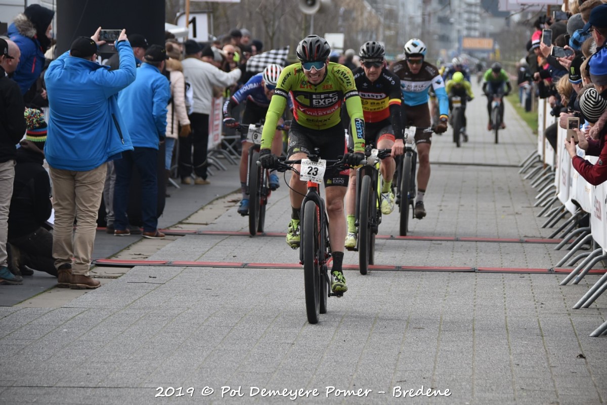 Pomerr's tweet image. Bij de heren beloften wint Vito Braet de kerst strandrace in Bredene voor Hillen Michiel en De Beir Arno.