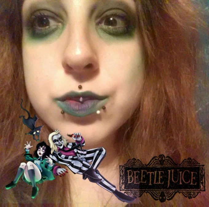 1 pic. #Throwback #redhair #goth #beetlejuice #gothgirls #spooky https://t.co/Ul2ygZ2pNX