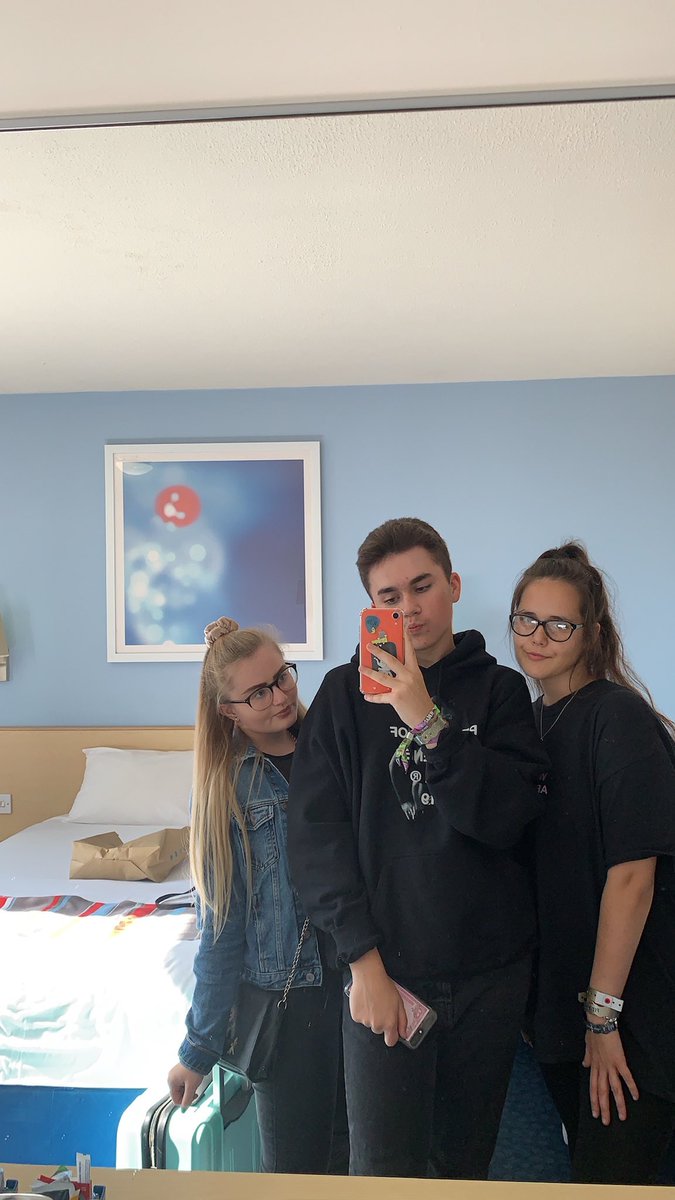  @needyydom  @ellsxbrown we had so much fun in this travelodge. i miss it. - birmingham central