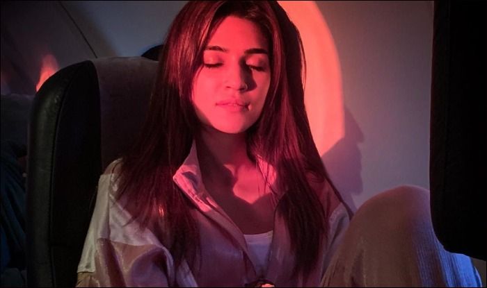 like2in's tweet photo. #KritiSanon’s Journey of Engineer-Actor, Falling in Love-Heartbreak Sums up This Decade as She Gears up For 2020 - Kriti Sanon goes all emotional as she gears up for 2020, pens a detailed heartwarming note about all things personal and professional  #krit https://t.co/b5JJoxeX8G https://t.co/xQRhG5dv28