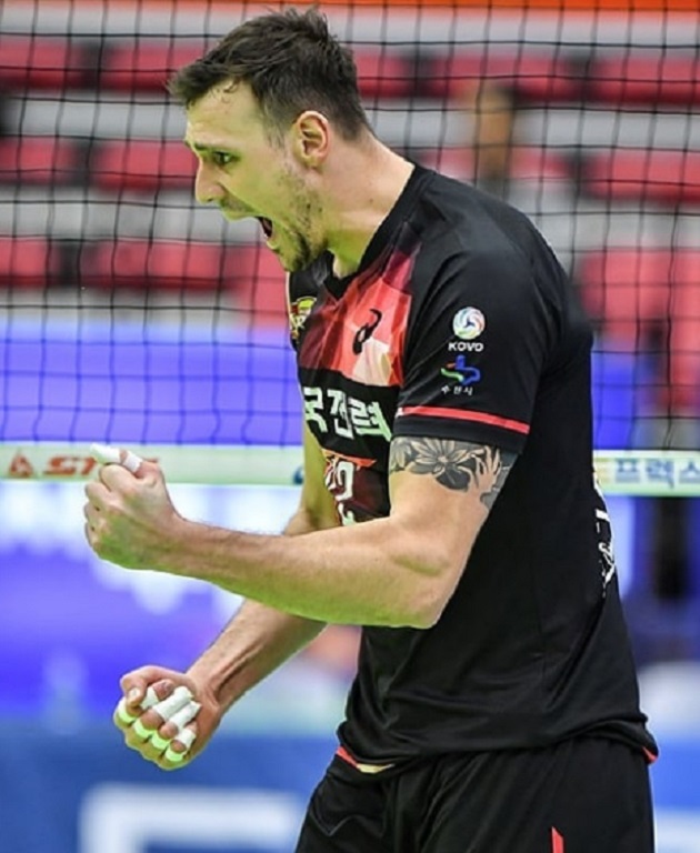 NEW YEAR'S INTERVIEW: <a href="/SchmittyGav/">Gavin Schmitt</a> for WoV - "I would like to coach and help to continue to grow volleyball in Canada"

bit.ly/2QAALEL

#volleyball #volley #WoVInterviews