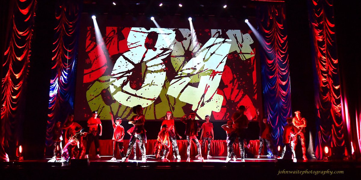 TheStageMC's tweet photo. Back in December we provided #design & #lighting kit for @stage84yorkspa #christmas #spectacular A great start to the festive period! Afront projection system was supplemented by kit including #macviper profiles, #robe #150LEDbeam, #infinity 1915 Washes. 📸johnwaitephotography https://t.co/FUSOHch5e4