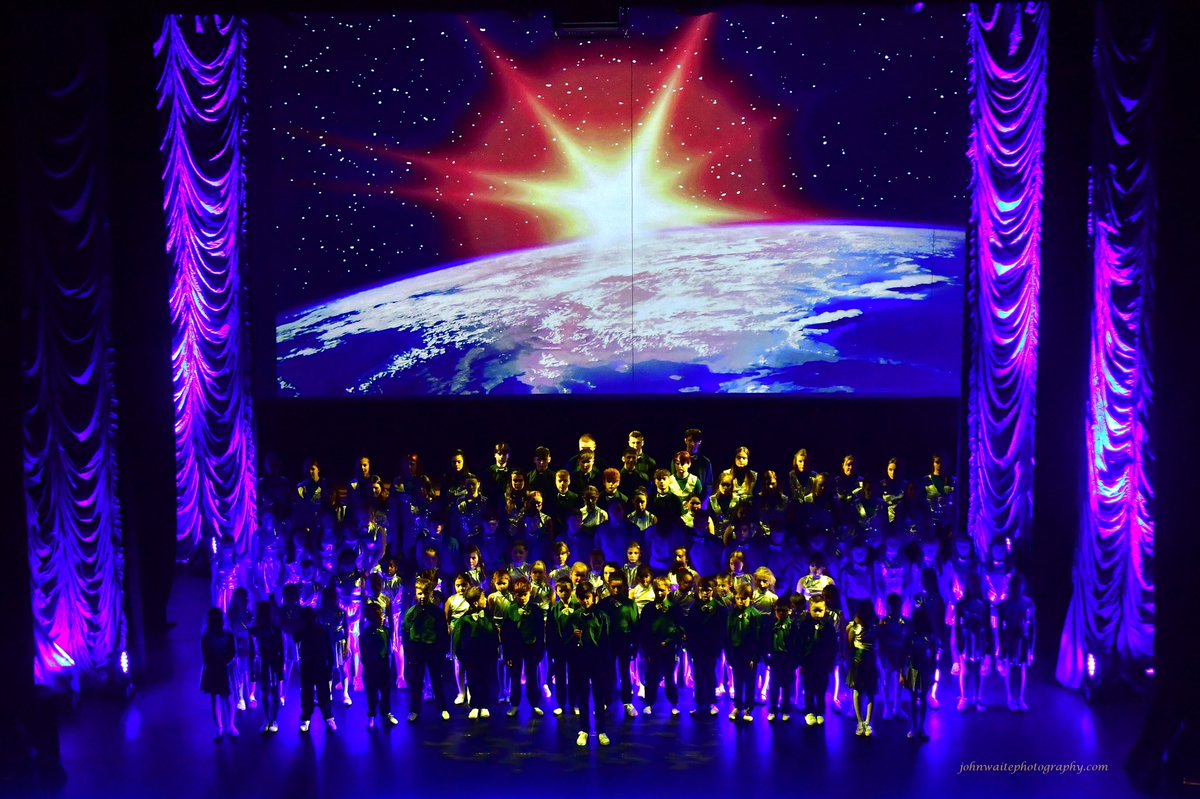 TheStageMC's tweet photo. Back in December we provided #design & #lighting kit for @stage84yorkspa #christmas #spectacular A great start to the festive period! Afront projection system was supplemented by kit including #macviper profiles, #robe #150LEDbeam, #infinity 1915 Washes. 📸johnwaitephotography https://t.co/FUSOHch5e4