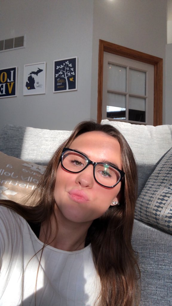 madisonsavage_'s tweet photo. 👓 I can see now https://t.co/RsMDaFfmD5
