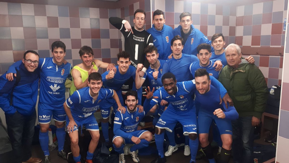 cd_villaralbo's tweet photo. 🔚Termina un 2019 donde experimentamos el gozo de liderar la Liga, pasamos unos meses malos en lo deportivo y nos volvimos a ilusionar con una nueva temporada, jugadores e instalaciones.
Se acaba cambiando de mister😢Pero con más ilusión por lo que está por venir🥳
FELIZ 2020🎄 https://t.co/MyDZYXOTZB