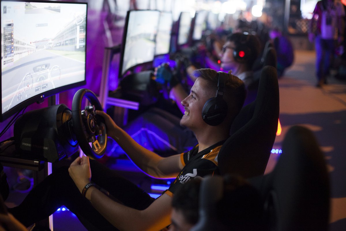 Resumen de mi 2019: 
- Comienzos de año corriendo mi  primera carrera de <a href="/MundoGT/">MundoGT</a> 🏁
- Finales de año corriendo mi primera final presencial ganando la primera carrera🥇<a href="/MovistareSports/">Movistar eSports</a>
Agradecer a <a href="/ceaviracingteam/">Ceaviracingteam</a> y a <a href="/CTReSports/">Critical Red eSports Team.</a> por todo su apoyo en este 2019👏💪
Feliz 2020!!🥳