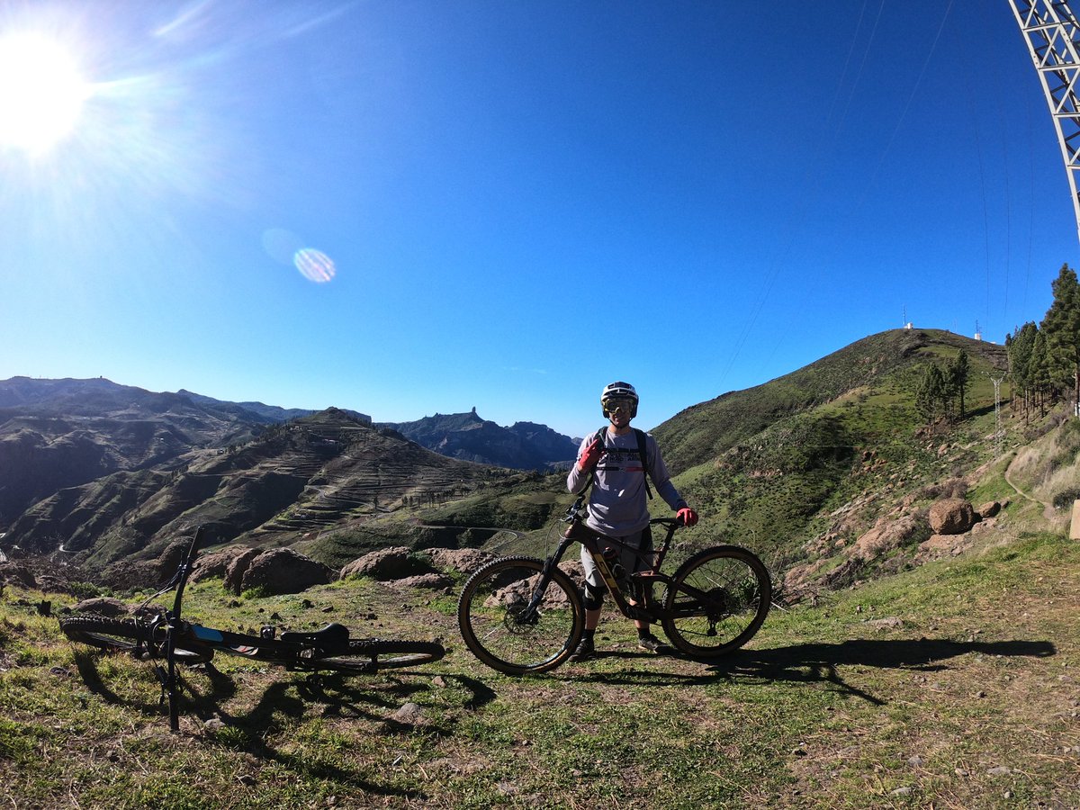 Última bajada del año. Feliz 2020 🍻🍻🚲🎉🎉 #grancanariaparaísomtb #cruzdetejeda #firgas #gopro #hero7 #goproes #goprospain #grancanaria #grancanariainsolita #canarias_ok #paraisomtb #canarias #gtsensorexpert #gtbycicles #gtfactoryracing