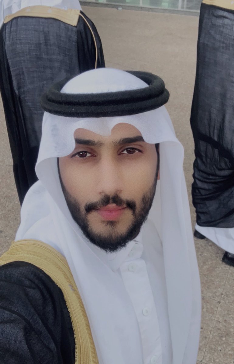 i_303_'s tweet image. اخيرًا تخرجججت من طب وجراحه الفم والاسنان .. سنوات مليانه تعب مع فرح الحممممممممدلله يارب ♥️♥️.
31.13.2019 
#kku_dent 
#batch22