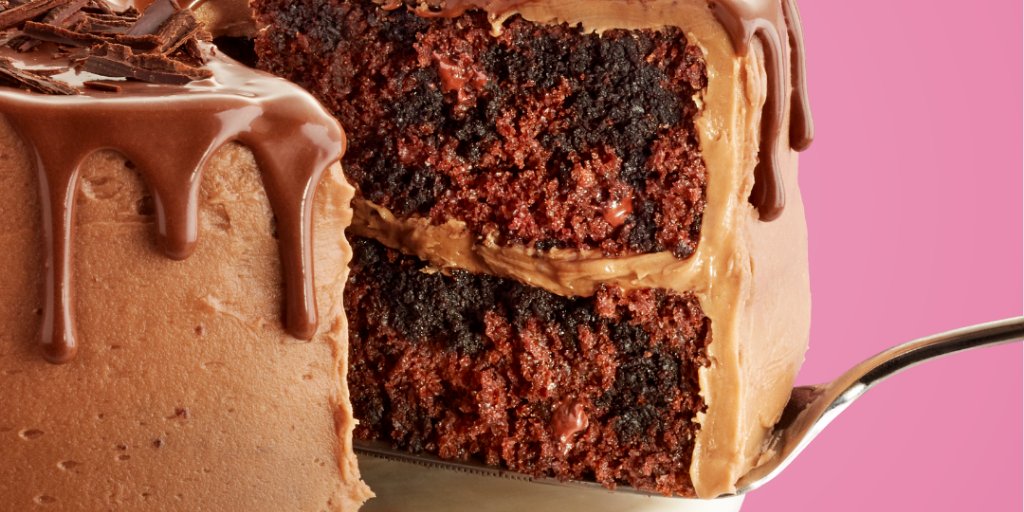 DuncanHinesReal's tweet photo. We'll make your job easy on #makeupyourmindday and leave this delicious picture of a chocolate cake riiiiiight here. It's the best last decision you'll make this year. #dailyduncan https://t.co/crBYOIvGqp