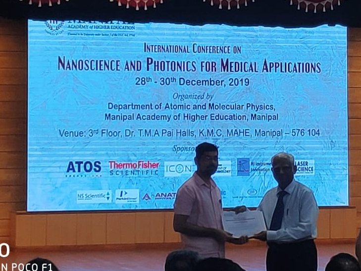 singh_padya's tweet photo. Received the Best poster Award at the International Conference on #Nanoscience and #Photonics for Medical Applications held at @DampMahe, @manipaluniv, Manipal from 28th to 30th Dec, 2019.

Thanks to my Guide @SrinivasMutali4 &amp; mentor @Pandey87Pandey for their guidance!

@McopsM https://t.co/wXUxpoPg1B