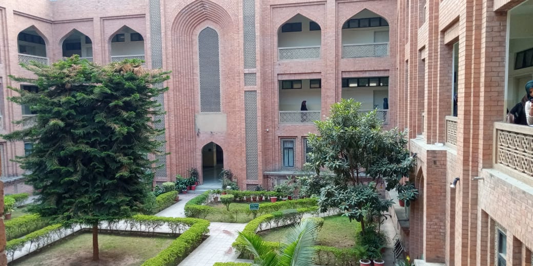 BilalKh07083601's tweet photo. Rector Destroyed the peace of International islamic university Islamabad.
#Arrest_RectorIIUI https://t.co/kU7BNmDl6J