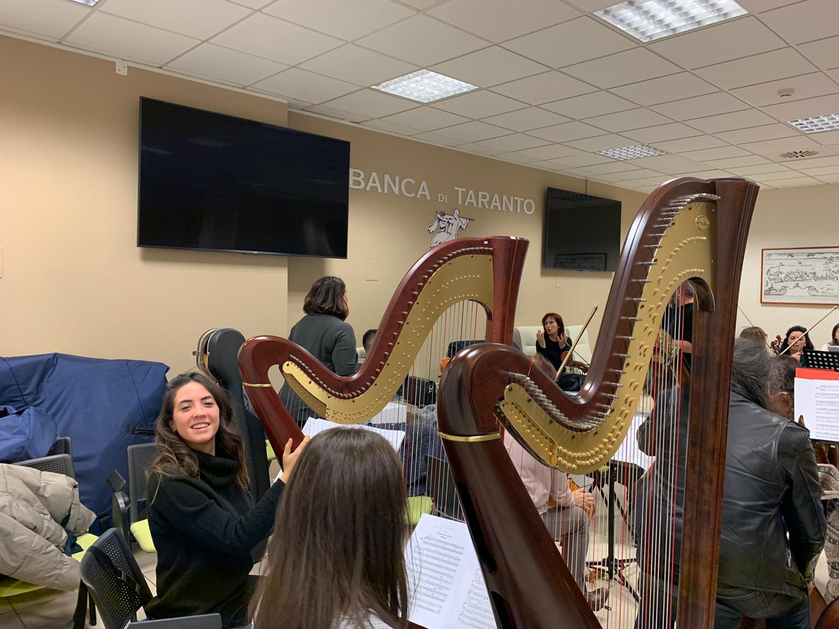 BCC_Taranto's tweet photo. La prova generale del gran #concerto di #capodanno ... dove??? Ovviamente alla Banca di #Taranto #bancadellamusica
#eventi https://t.co/UblW1TecCg