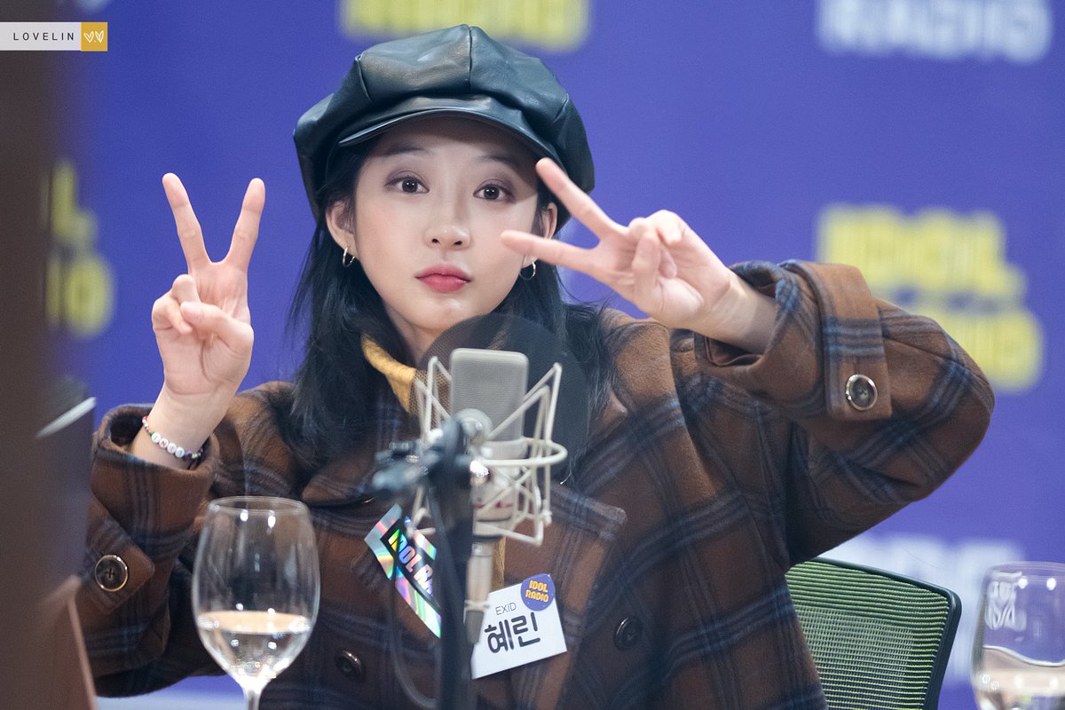 _LOVELIN's tweet photo. 191223 아이돌라디오
#EXID (@EXIDofficial) #혜린 #서혜린 #HYELIN #ヘリン @hyeliniseo_exid
2019년 고생많았다아 
내년에도 행복하게 함께하쟈💜 https://t.co/y6ZLYw5YIa