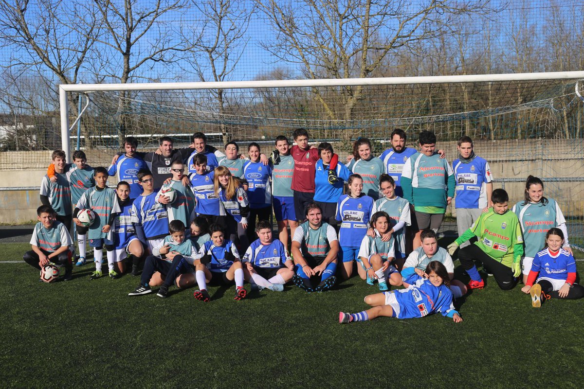 Futbola eta aniztasuna! ⚽

Larunbatean ospatu zen 2019-2020 denboraldiko lehenengo futbol topaketa Oiartzun Kirol Elkarteko instalakuntzetan. Parte-hartzaile eta monitoreen artean 40 pertsona inguru elkartu ginen, elkarrekin futbolaz gozatzeko.