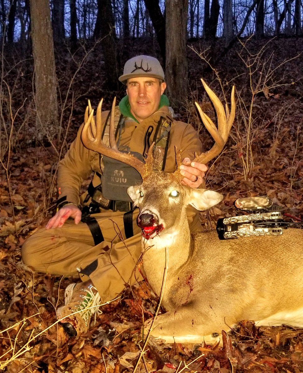 RYAN_EASYWYND's tweet image. Late season in Eastern Missouri!

I havent seen this deer in 3 years-he returned as a giant!

#firstlite #millenniumtreestand #mathews #Hush #Carbonexpress #muzzy #kuiu