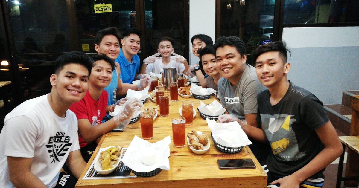 jimiiU's tweet photo. It was such a privilege to have a family aside from your bioligical one. Cheers to a prosperous new year to all of us, @Rbedss @CHARDE_06 @Lopezstephen08 @sarquilla11 @aarrggaannaa. iloveyou-tothemoonandback, guys! 😘 https://t.co/hwPioShb6k