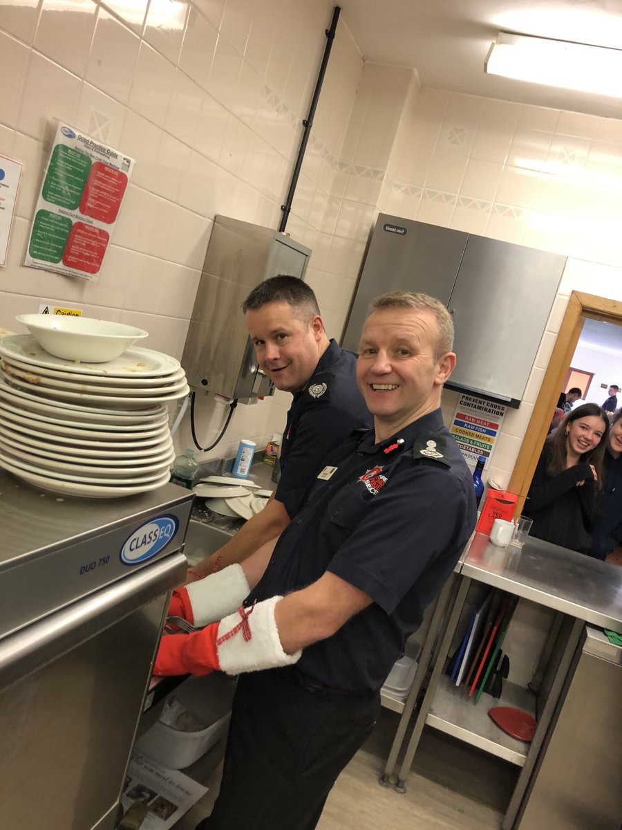 HantsIOW_fire's tweet photo. ποΈ| In our final #YearInTweets we look at December:
π₯ Crews tackled the #HillLaneFire involving thousands of cinema film reels
π¦’ @Basingstoke_01 rescued a swan
π
As usual #TeamHants did their bit for the community over the festive period
Read more -> https://t.co/jAwnH3Gt9U https://t.co/J6AQ4aymzE