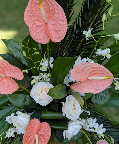 Cascading in floral #weddingdreams! 🌸🇧🇲 • Experience your dream destination wedding with pos.li/2eg1f9 an award-winning Wedding Wire Planner!
---
Wedding: Baker Wedding #mrandmrs
Wedding Planner: @thetravelingbride 
Photographer: @cushimin… ift.tt/2v0NtUt