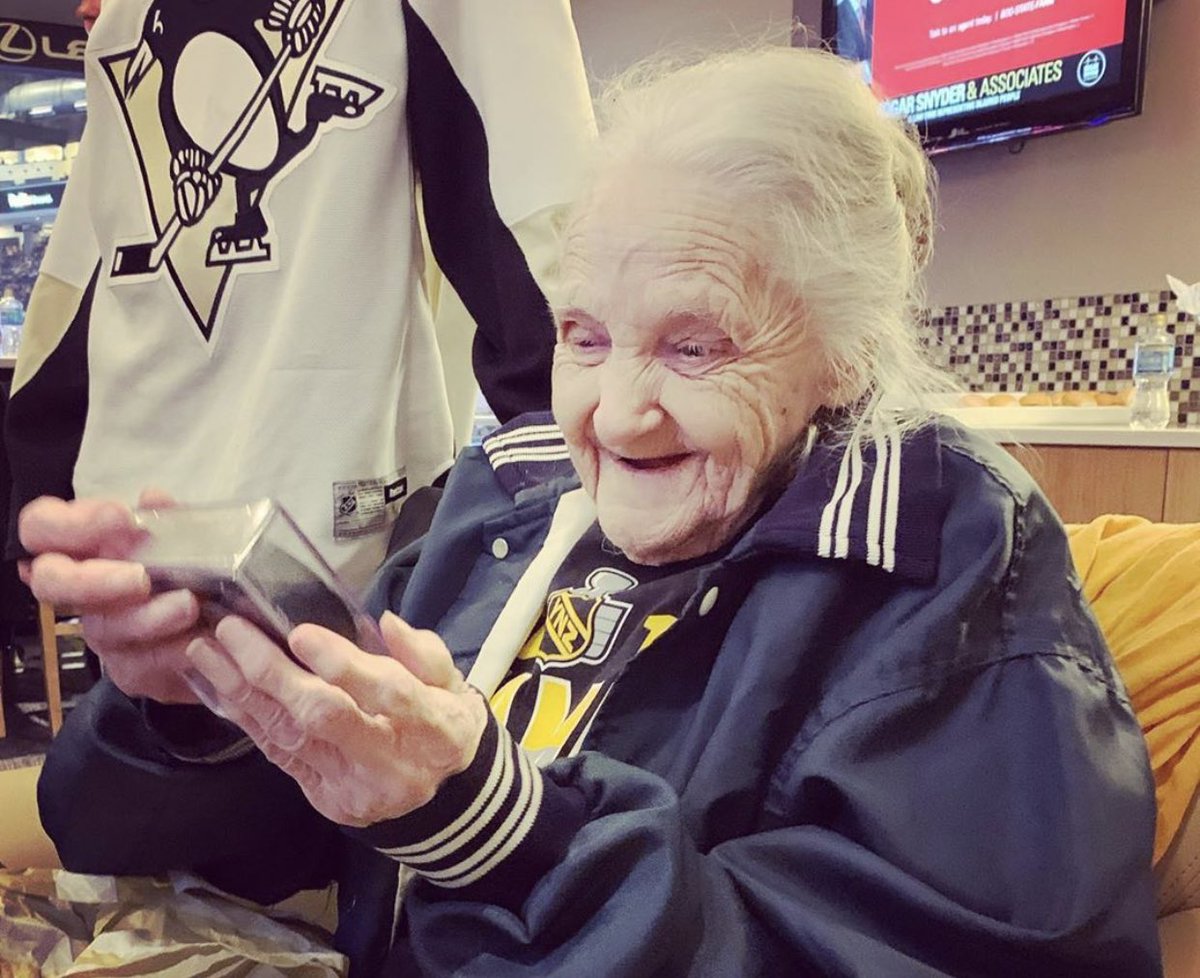 pensfoundation's tweet photo. Marge has been walking in the 6.6K Run &amp; Family Walk presented by @Highmark since 2013! You inspire us, Marge 💛 We loved surprising you at the game! https://t.co/WbxVCCm5tQ