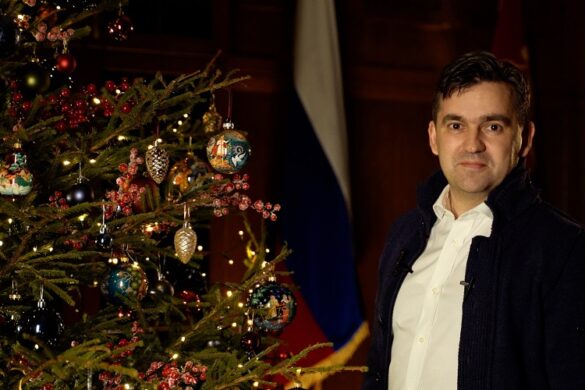 Станислав Воскресенский поздравил жителей Ивановской области с Новым 2020 годом 
vlast.io/stanislav-vosk…
vlast.io/wp-content/upl…