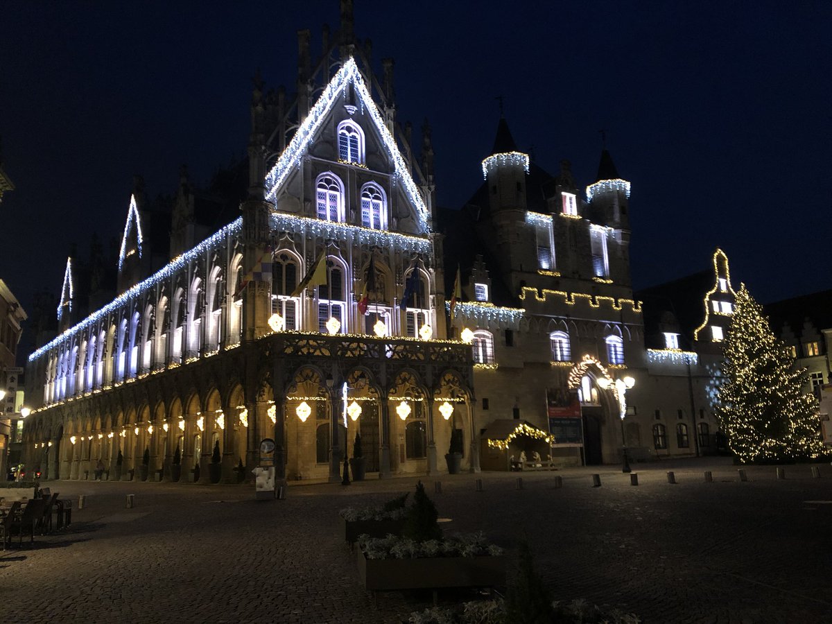 Net een pro-actieve service call gekregen van <a href="/bpost_nl/">bpost</a>. Bedankt aan alle #customercare medewerkers overal ten lande die ook vandaag, vanavond én deze nacht weer tot onze dienst staan. 🙏🍀💛#gelukkignieuwjaar #Gelukkig2020