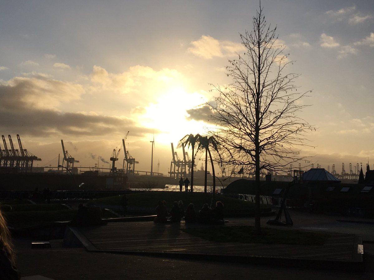 LianeKate's tweet photo. Happy new year to all! From #Hamburg #Germany https://t.co/FH85RjhiGq