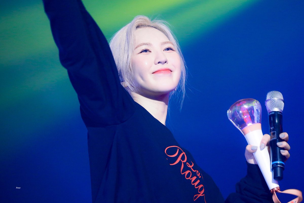 its the new year, i hope you’re enjoying it with your members!! i love you seungwan, we will wait for you to sing again  always take care of yourself, i love you so much   #GetWellSoonWendy  #WaitingForWendy  #ReVeluvGotYourBack