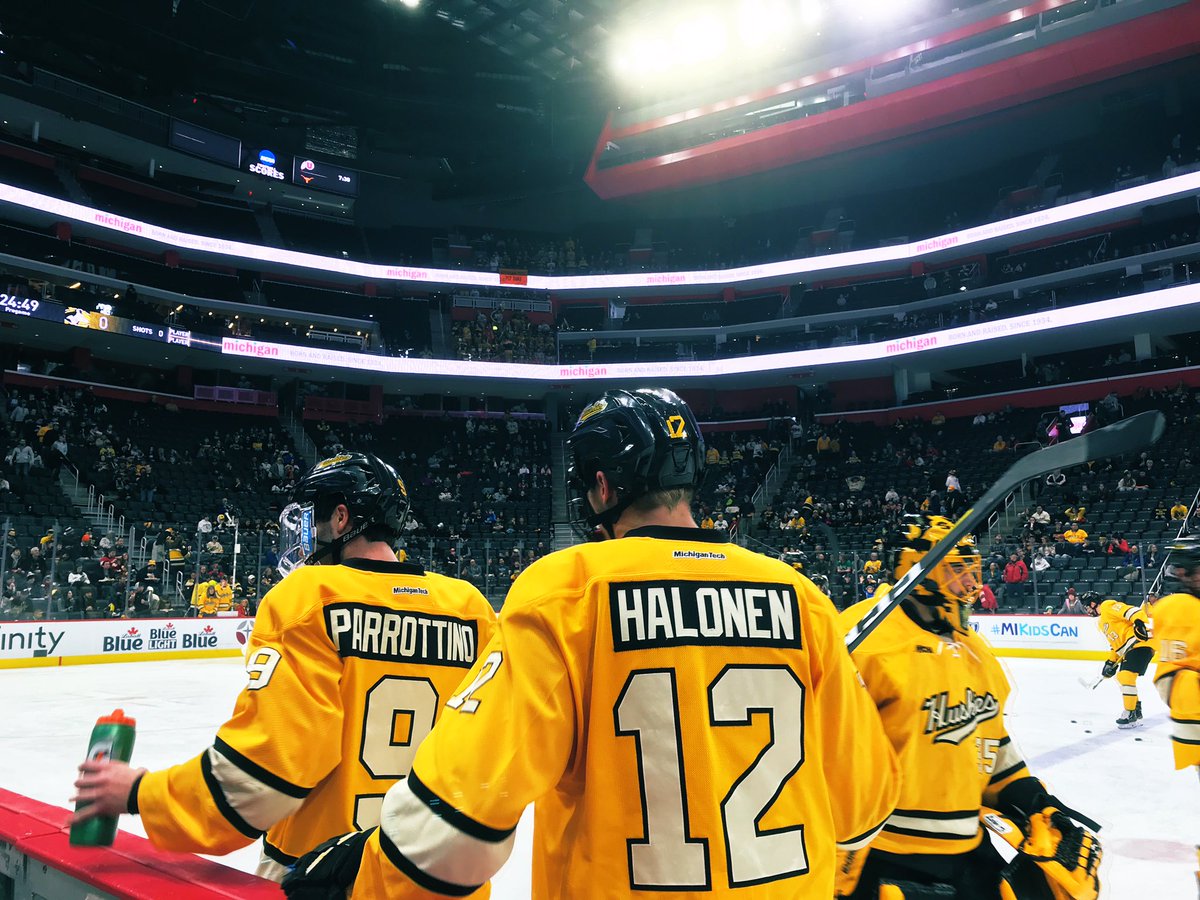 mtuhky's tweet photo. Warmups. #mtuhky #FollowTheHuskies https://t.co/zjT42iJTfG