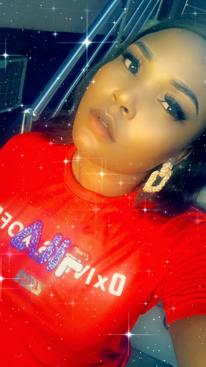 PrescyQueen's tweet photo. Hey tweet ❤️❤️❤️❤️happy new year some hours to go https://t.co/r8vDRdb8M3