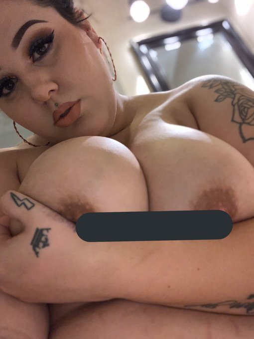 Momma needs to have fun tonight 🤪🤪  Pics 20 for $10  Bj Dropbox $20   Pregnancy Dropbox $30   Lactation<a href="/tag/mvsales"class="tags"><span>#mvsales</span></a>