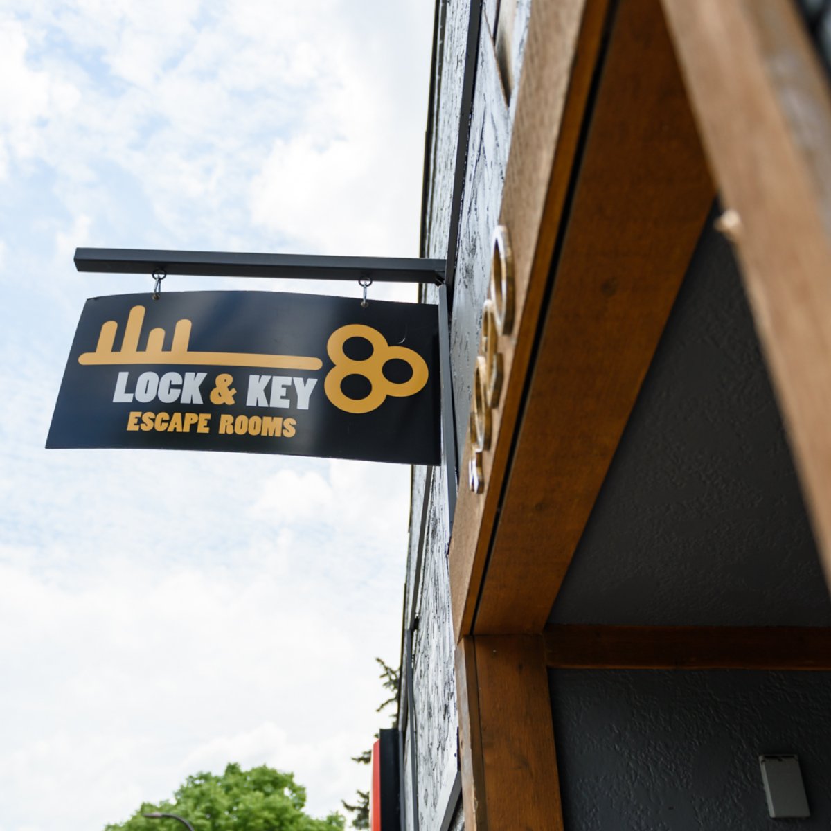 LockKeyEscape's tweet image. This is your sign to add trying out one of our escape rooms to your list of New Year&apos;s resolutions.