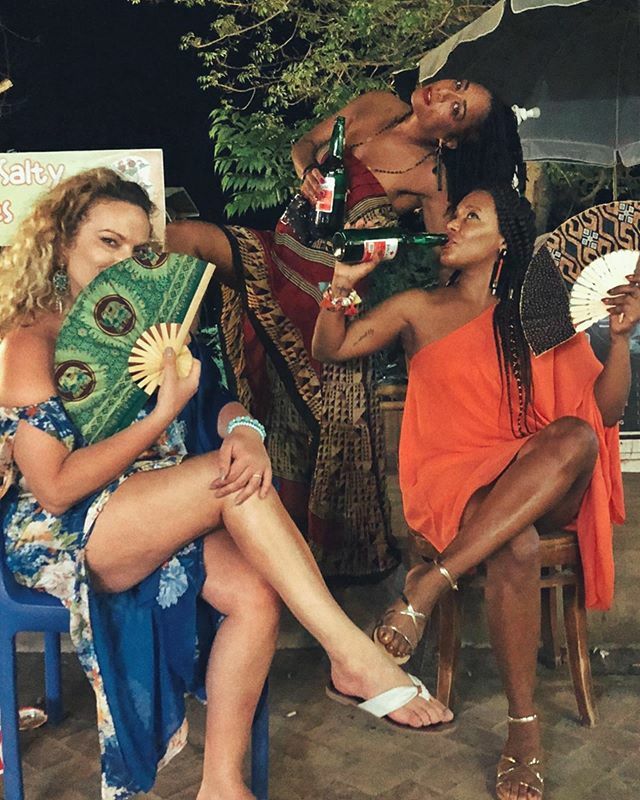 chinamoses's tweet photo. • 2020 •
And so we enter a new decade together.
Like it should be.
Don’t be afraid of yourself.
Live for life.
And drink beer... Photo: @jeromeclaudelight
#2020 #mamausedtosay #womandhood #keepitsimplebutclassy #faninyourbagswag #sisterhood #forevea… https://t.co/nrRKVgZeiz https://t.co/WZSw5DKyRA