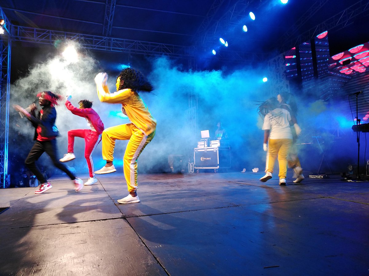BahatiKenya's tweet photo. Josay boy wa mtaaa doing his thing na madancers wake. Weehh! Hii ni kubwa 💪

#EMBJesusParty https://t.co/1EfNe9Cpmo